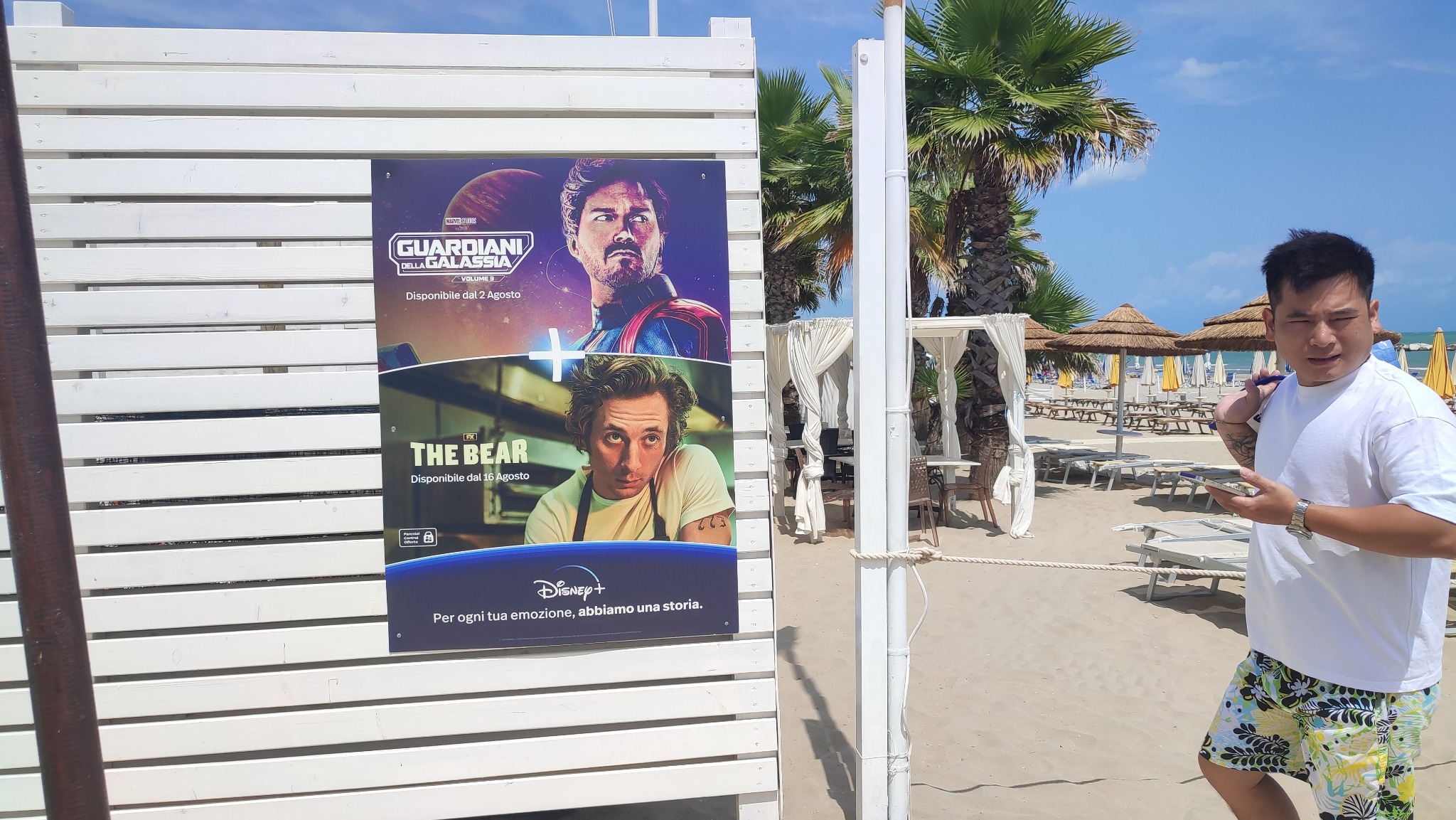 Affissioni pubblicitarie stagionali sulla spiaggia